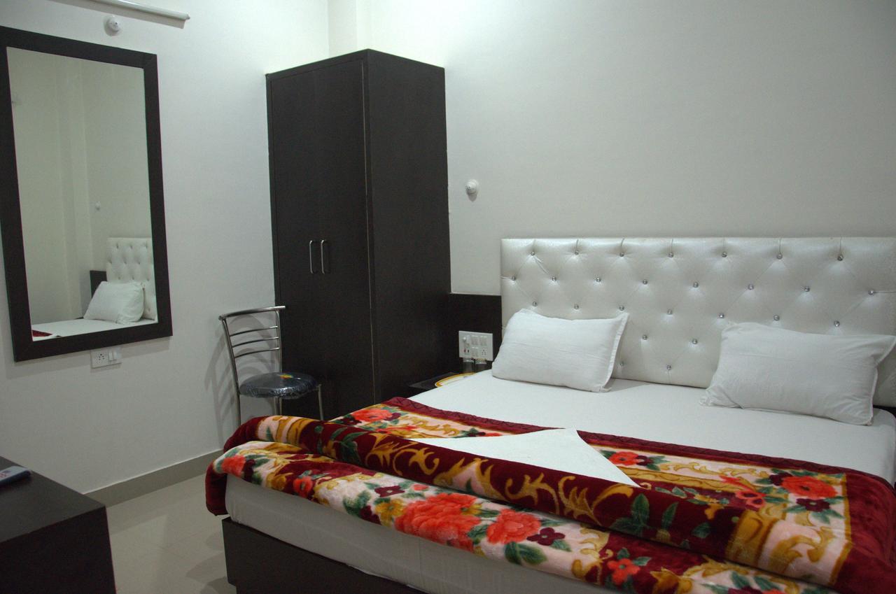 Hotel Mahabir Inn Матхура Екстер'єр фото